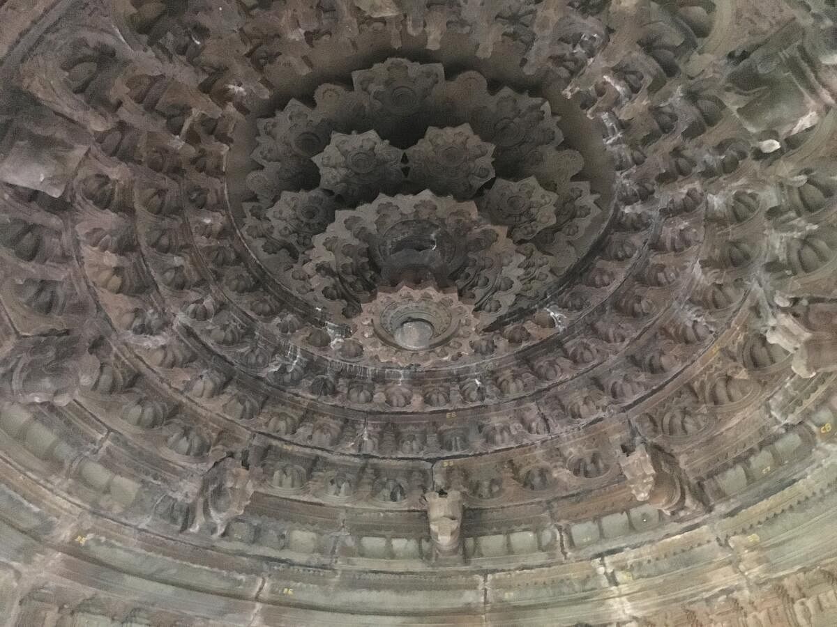 The ceiling of Kamal Basadi. Photo courtesy: Wikimedia