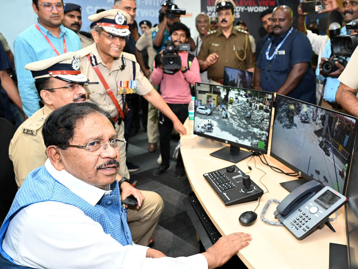 Home Minister G Parameshwara with DG & IGP Alok Mohan and police commissioner B Dayananda in Bengaluru on Friday. DH Photo/B K Janardhan