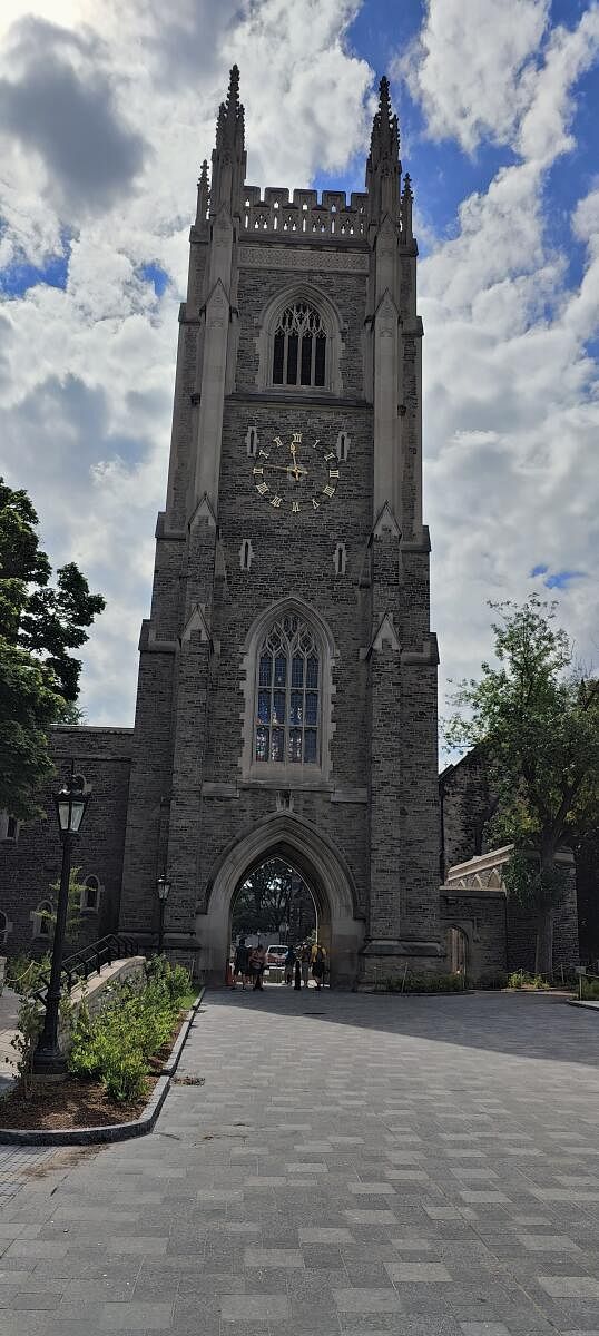 Soldiers’ Tower is a bell and clock tower at the University of Toronto that commemorates members of the university who served in the World Wars. PhOTO/NAILA IBRAHIM &PRATHYUSHA KOKKU
