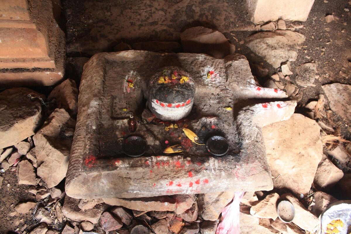 The linga within the 'garbha-griha'.