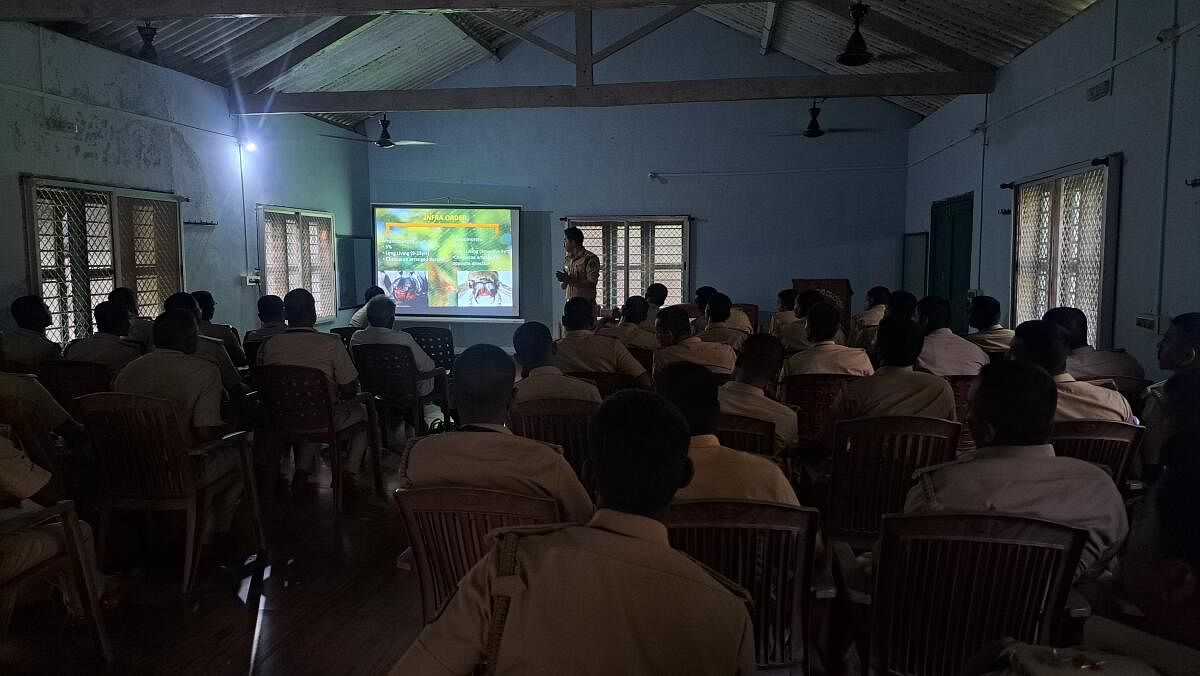 Gururaj speaks to beat forest officers from Tattihalla village in Uttara Kannada at a workshop.