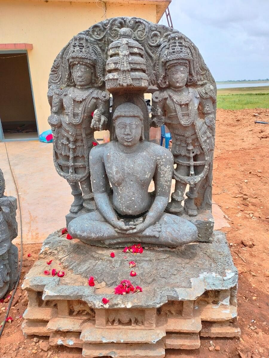 An idol of Mahavira.