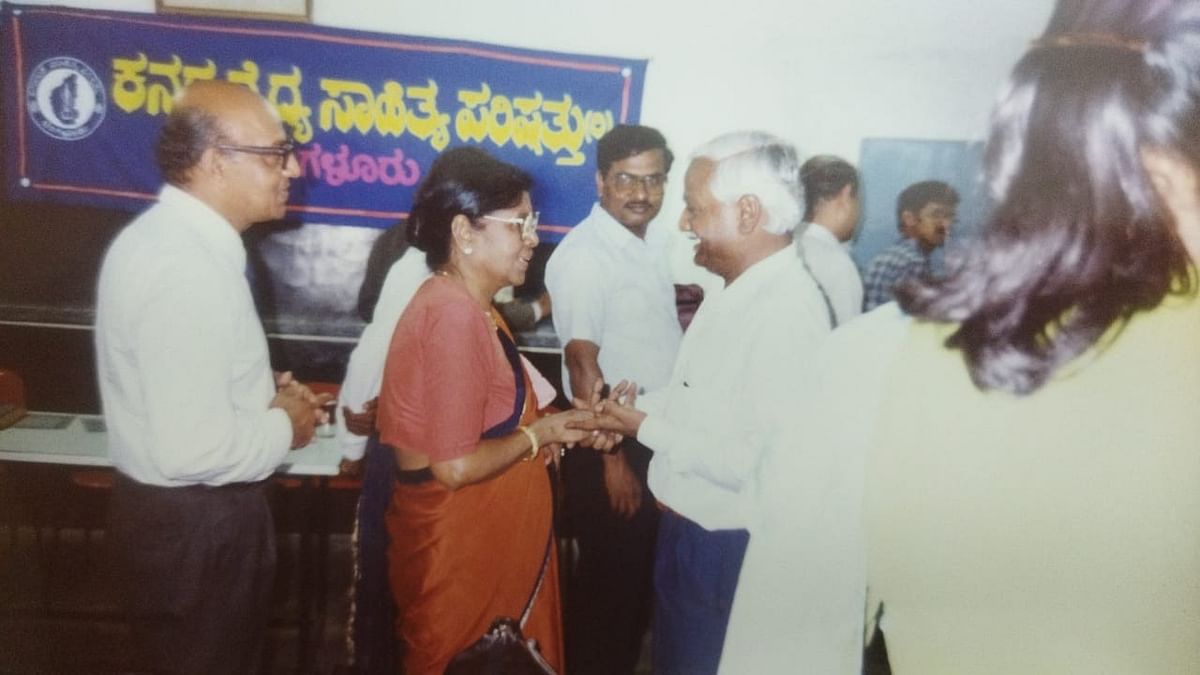 Vaidyakeeya Sahitya Parishat started district-level workshops to train young doctors to take up Kannada writing (top); Dr Nagaraj, Dr Leelavathi Devdas, Dr C R Chandrashekhar and Dr Chandrappa Gowda at a meeting. Credit: Special arrangement