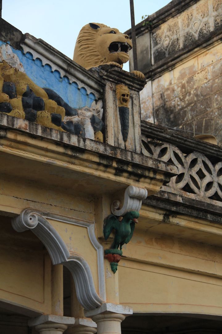 Architectural flourish on the building. Photo by Meera Iyer, Aravind C