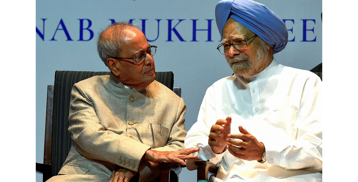 Manmohan Singh (right) and Pranab Mukherjee. Credit: PTI Photo/Atul Yadav