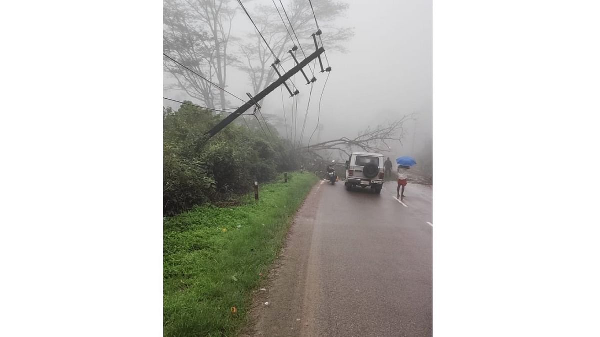 The damaged electricity pole near Aranya Bhavana in Madikeri. DH photo