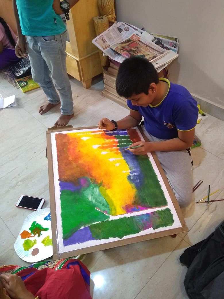 Letting children explore the field of visual arts. Image courtesy: Colorwheel Art Studio