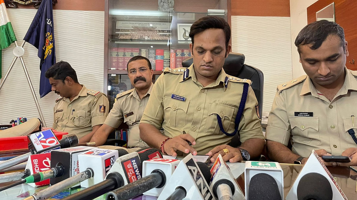 Mangaluru Commissioner of Police N Shashikumar addressing mediapersons at his chambers in Mangaluru  on Friday. Credit: Special Arrangement