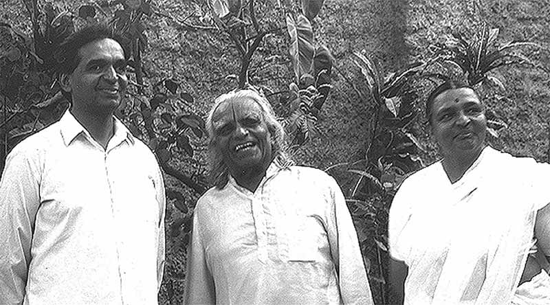 Iyengar with his son Prashant and daughter Geeta.  Photo Credit: Iyengarnyc.org