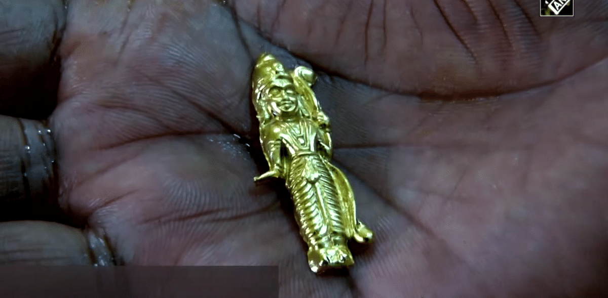 Miniature artist crafts Lord Ram's statuette
