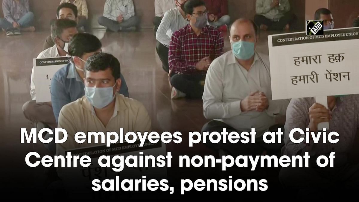 MCD employees protest against due salaries, pensions