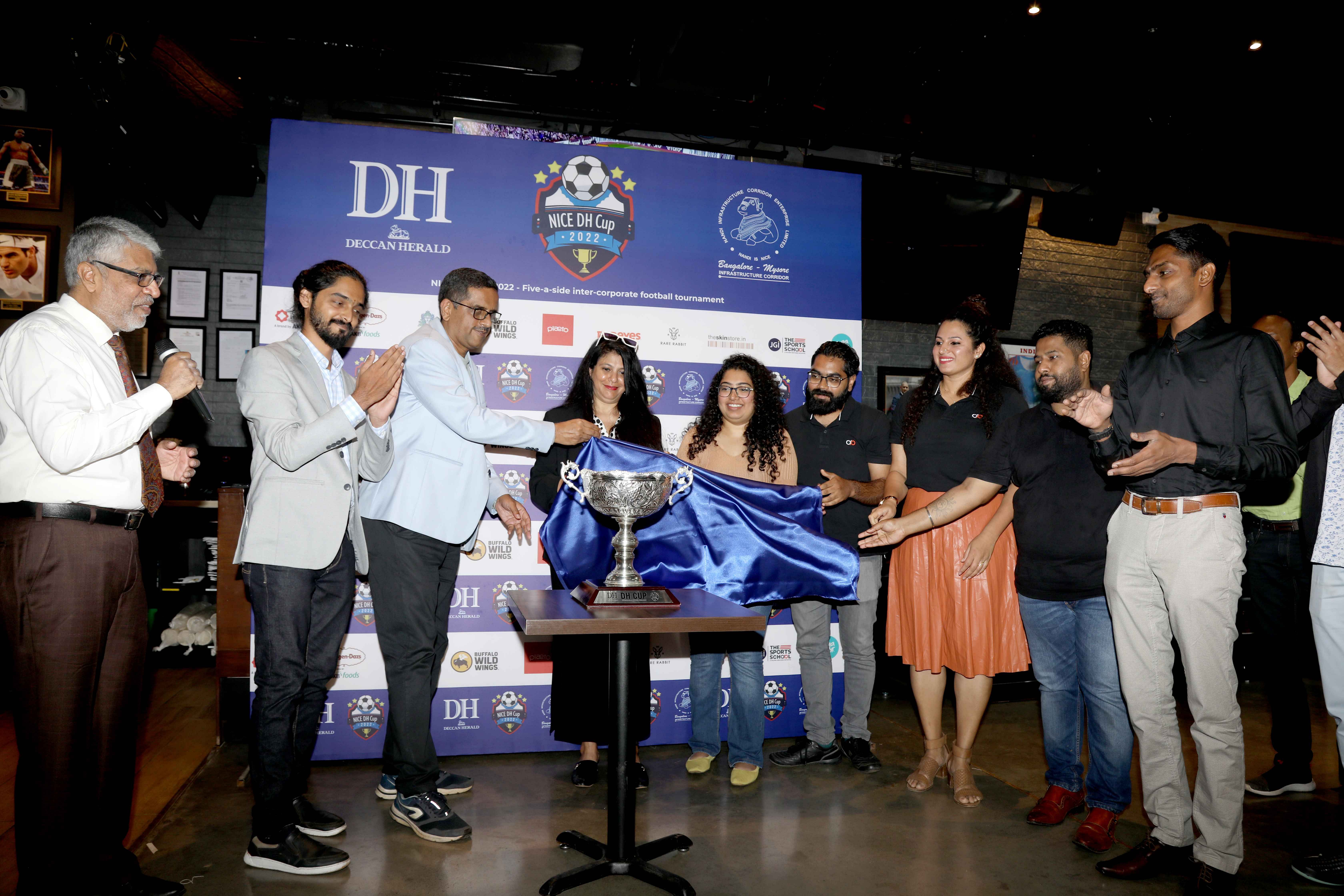 <div class="paragraphs"><p>Sitaraman Shankar, CEO, The Printers Mysore Pvt Ltd unveils the NICE DH Cup along with the sponsors of the tournament</p></div>