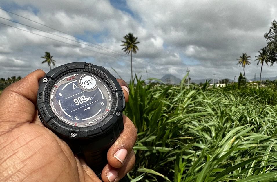 Tactical solar outlet watch