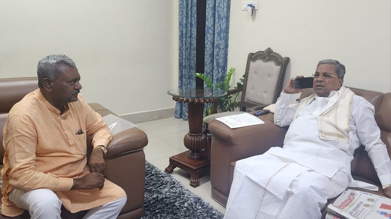 <div class="paragraphs"><p>BJP MLA S T Somashekar called on Chief Minister Siddaramaiah.</p></div>