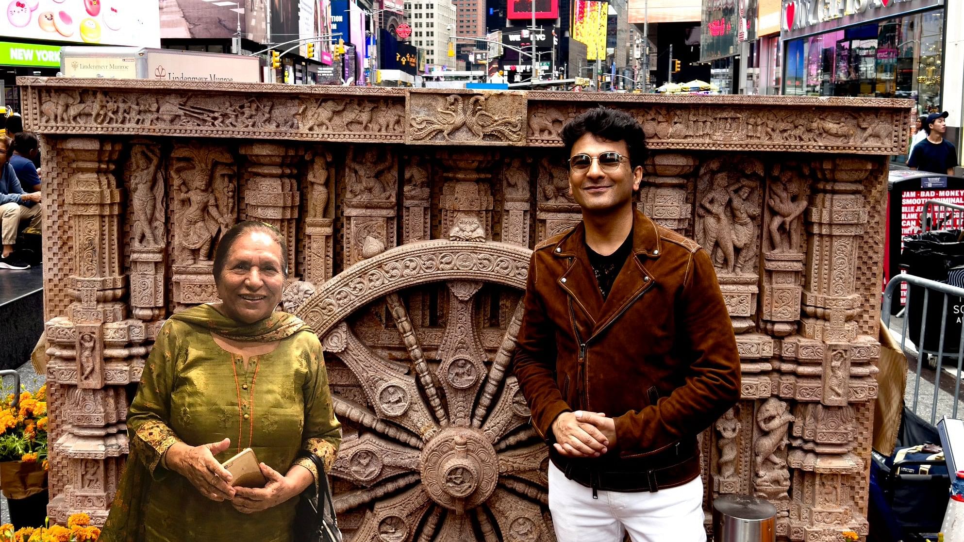 <div class="paragraphs"><p>Michelin star chef Vikas Khanna along with his mother in Times Square.</p></div>
