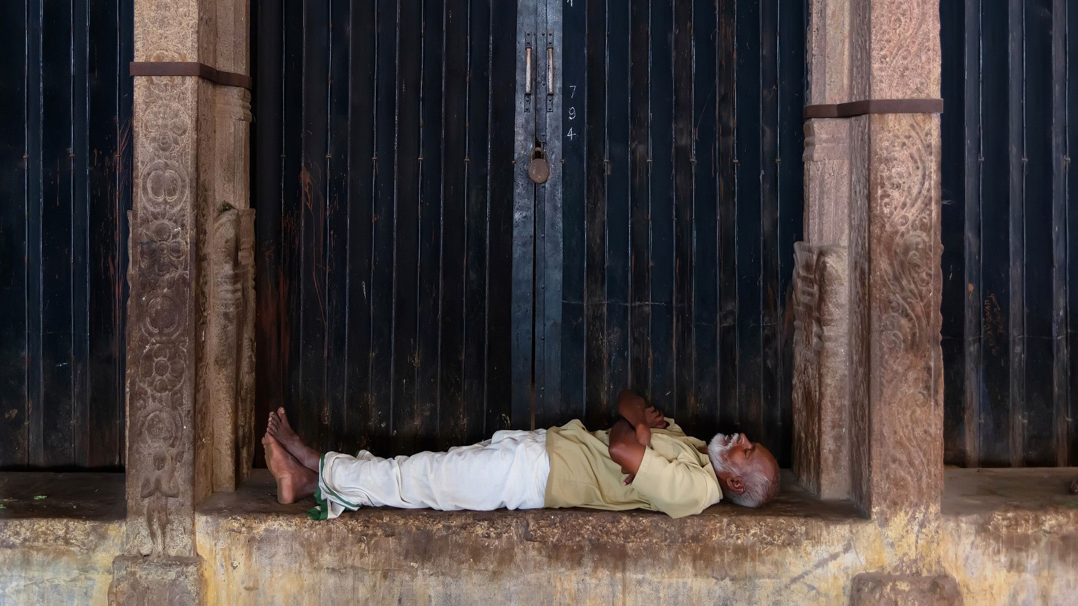 <div class="paragraphs"><p>Representative image of a sleeping elderly man.</p></div>