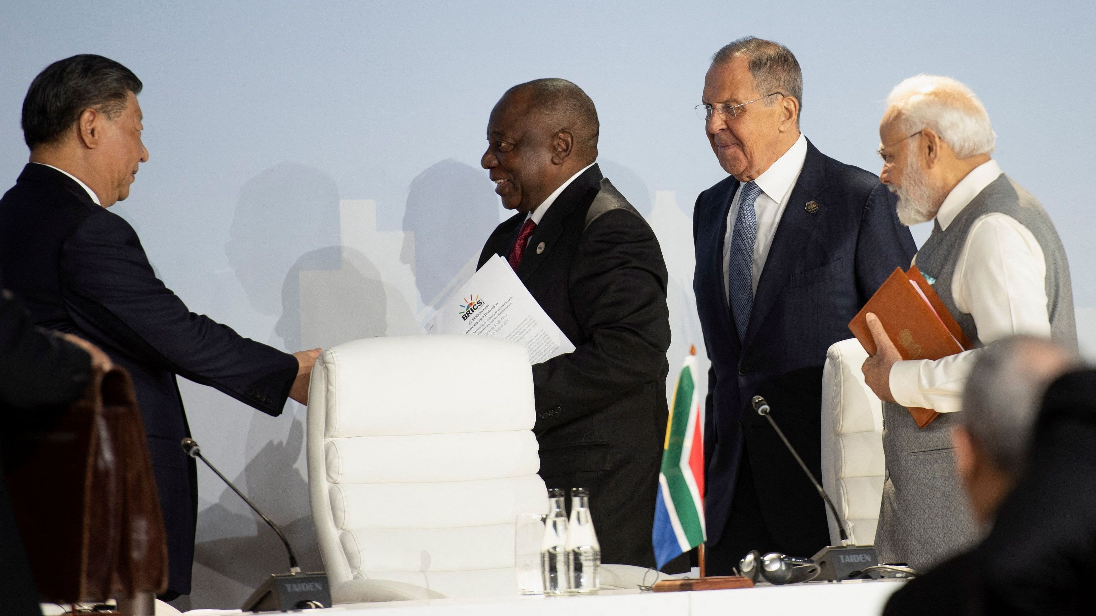 <div class="paragraphs"><p>China's President Xi Jinping shakes hands with South Africa's President Cyril Ramaphosa, as Russia's Foreign Minister Sergei Lavrov and India's Prime Minister Narendra Modi stand, at a press conference as the BRICS Summit is held in Johannesburg, South Africa August 24, 2023.</p></div>