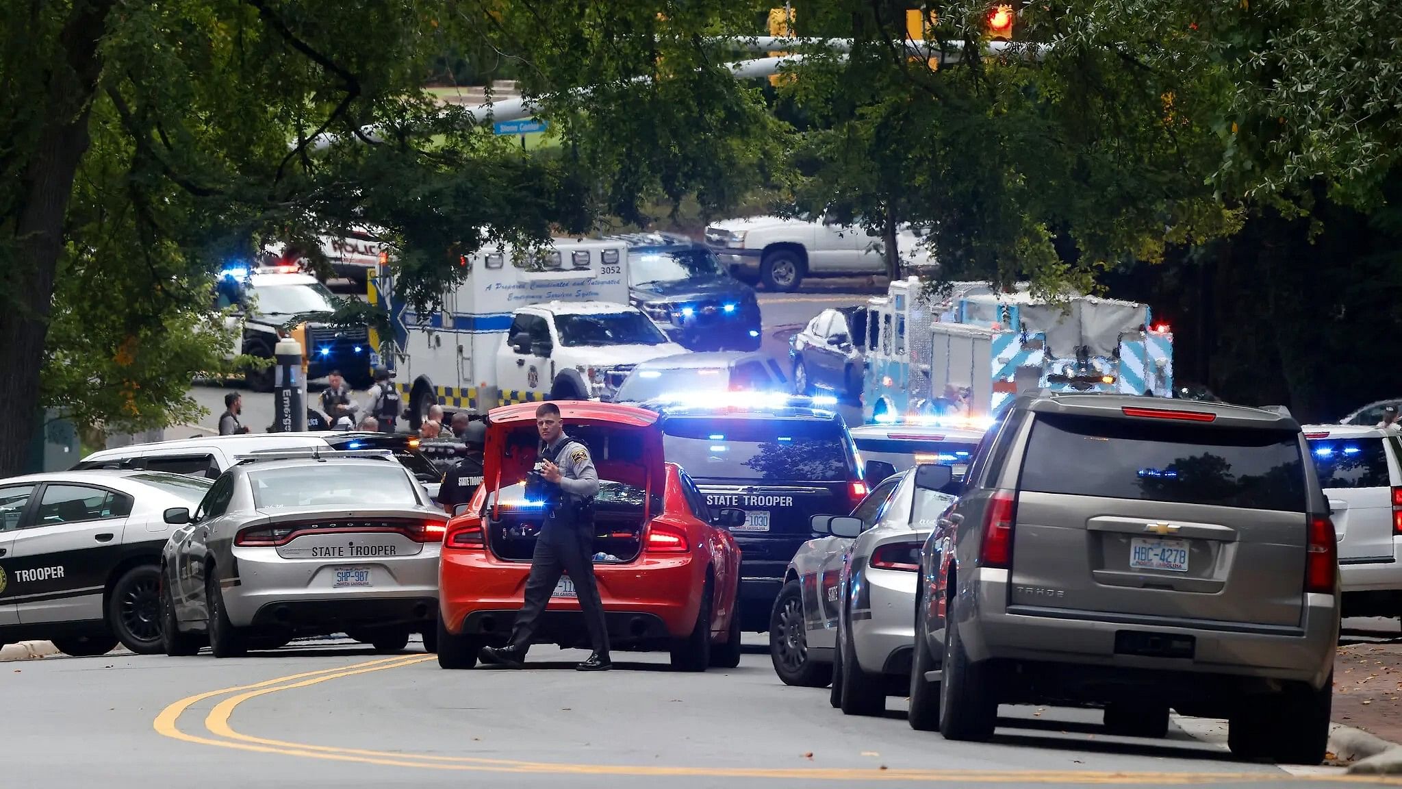 <div class="paragraphs"><p>Law enforcement officers responding to a shooting at the University of North Carolina at Chapel Hill campus.</p></div>