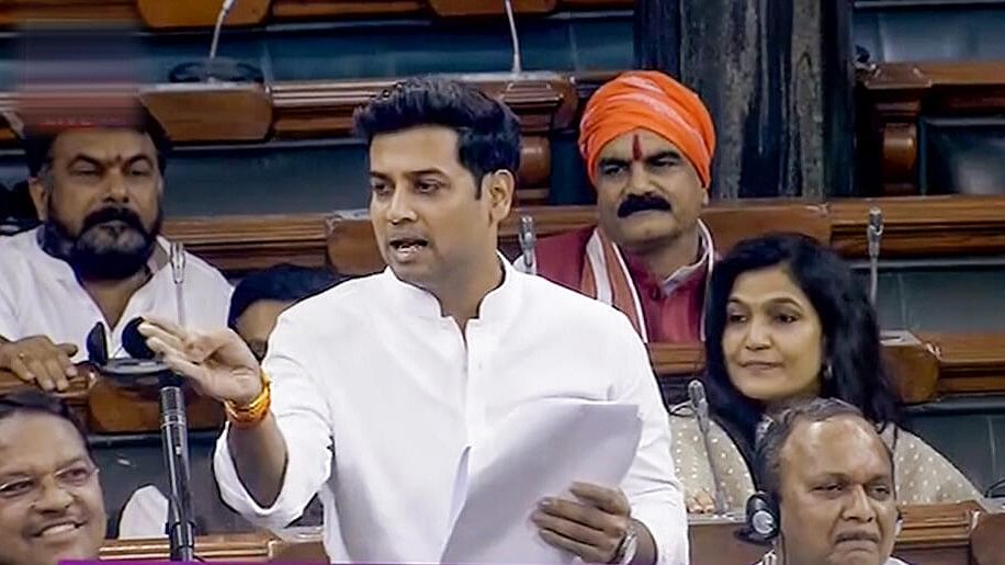 <div class="paragraphs"><p>Shiv Sena (Eknath group) MP Shrikant Shinde speaks during a debate on no-confidence motion in the Lok Sabha amid the ongoing Monsoon session of Parliament, in New Delhi, Tuesday, Aug. 8, 2023.</p></div>