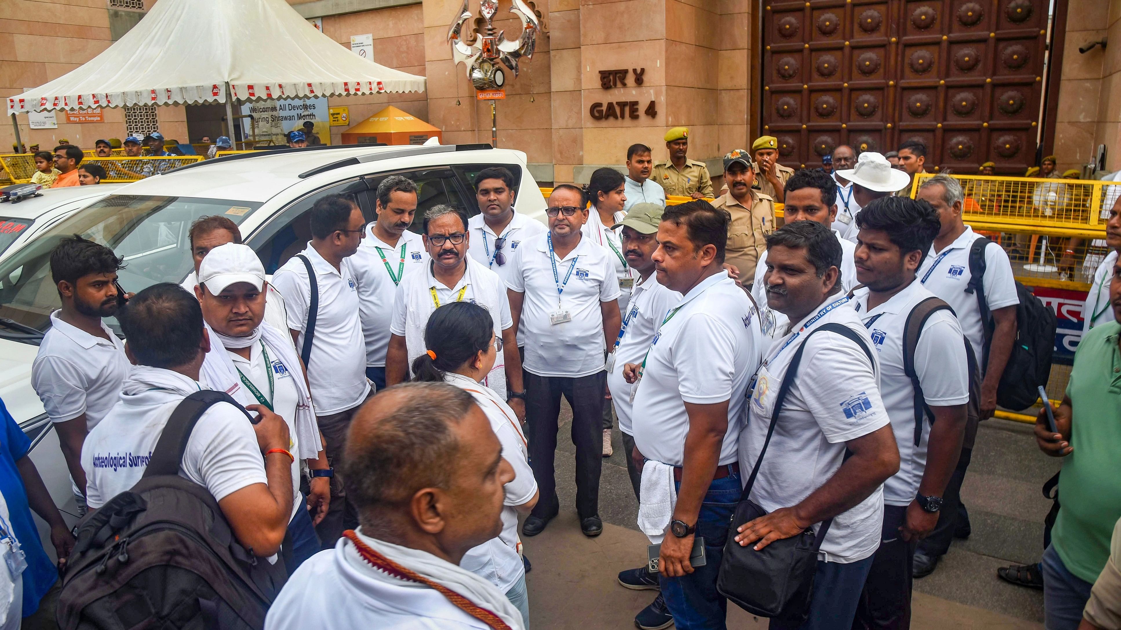 <div class="paragraphs"><p> ASI team leaves after conducting scientific survey at the Gyanvapi mosque complex, in Varanasi, Tuesday, Aug. 8, 2023.</p></div>