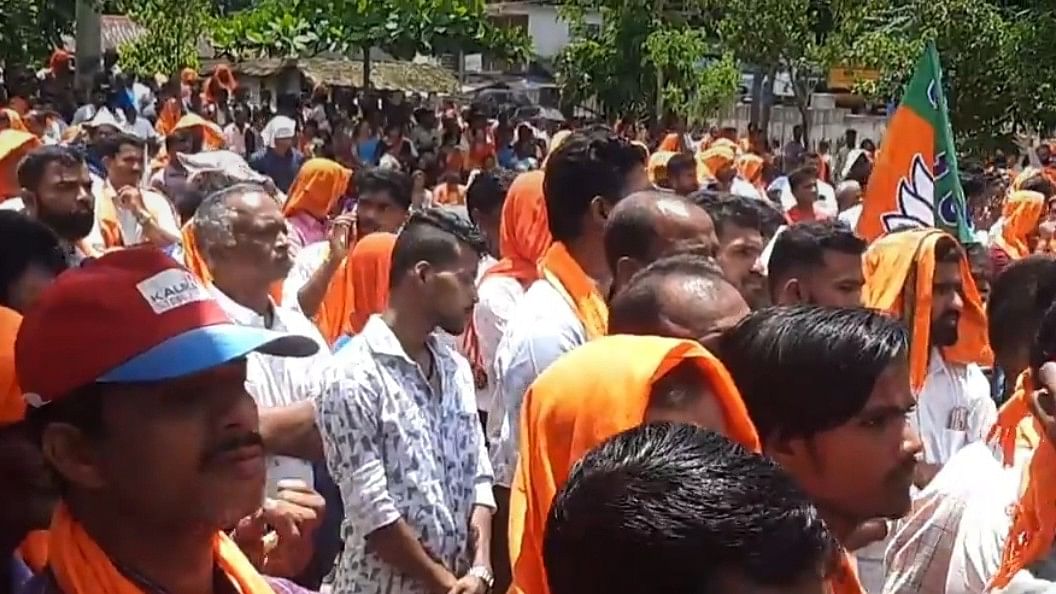 <div class="paragraphs"><p>BJP workers take part in a protest demanding a reinvestigation into the murder of Sowjanya at Belthangady in Dakshina Kannada on Sunday.</p><p></p></div>