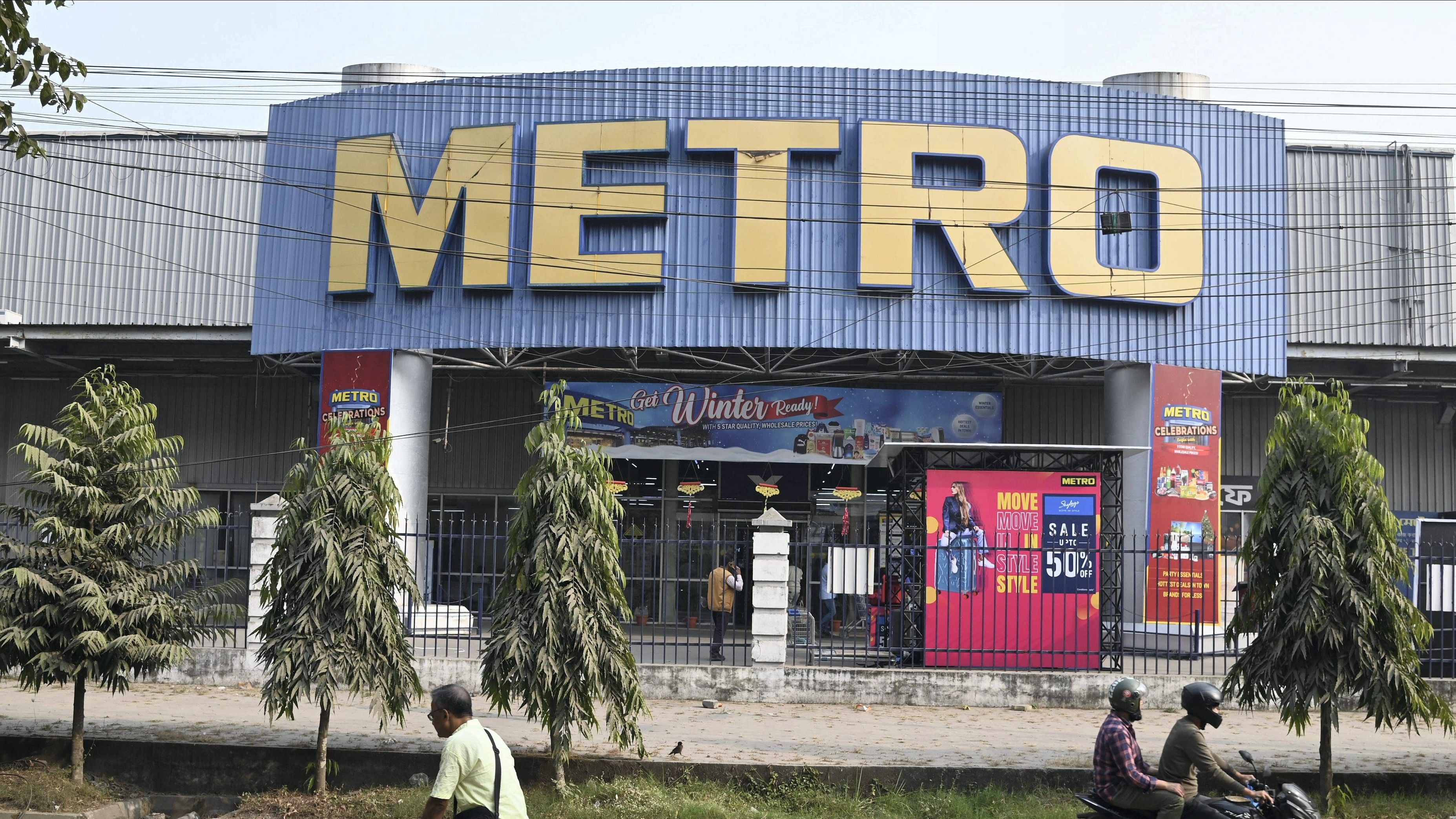 <div class="paragraphs"><p>A Metro Cash &amp; Carry outlet in Kolkata, Thursday, Dec. 22,2022. Reliance Retail Ventures Limited (RRVL), a subsidiary of Reliance Industries Ltd, Thursday signed definitive agreements to acquire 100 percent equity stake in Metro Cash and Carry India Pvt Ltd (Metro India) for a cash consideration of Rs 2,850 crore.</p></div>