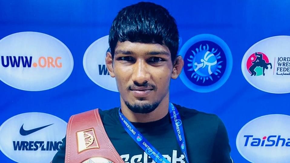 <div class="paragraphs"><p>Mohit Kumar defeated Eldar Akhmadudinov 9-8 in 61kg Freestyle event.</p></div>