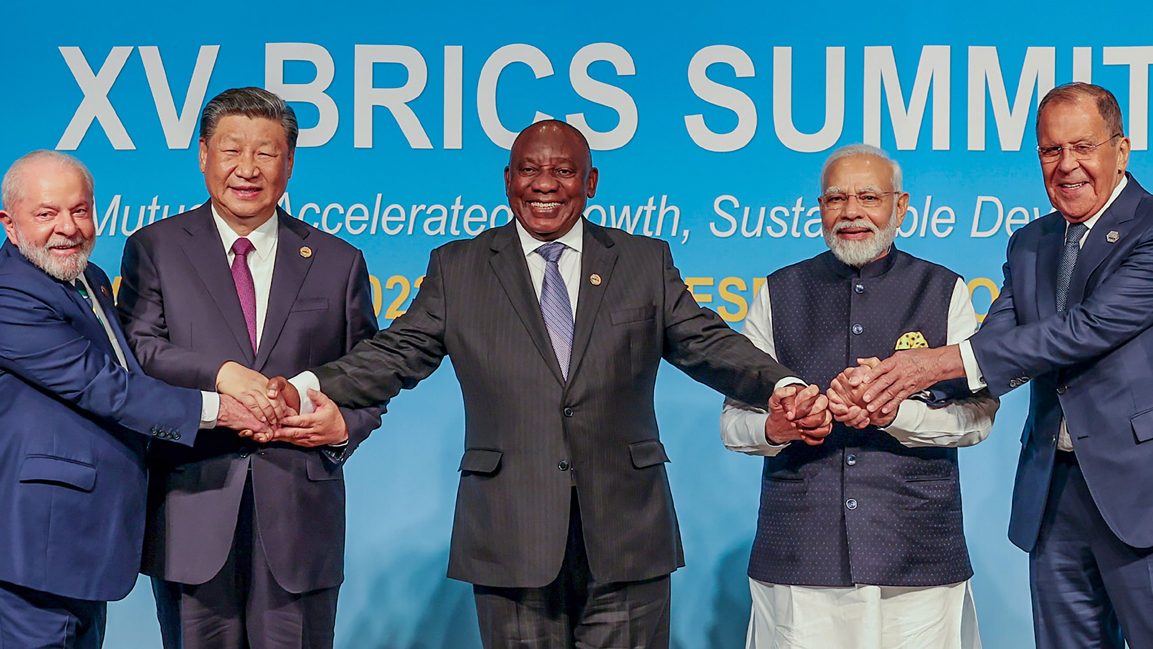 <div class="paragraphs"><p>Prime Minister Narendra Modi with Brazilian President Luiz Inacio Lula da Silva, Chinese President Xi Jinping, South African President Cyril Ramaphosa and Russia's Foreign Minister Sergei Lavrov poses for a photo during the 2023 BRICS Leaders Retreat Meeting, in Johannesburg, Wednesday, Aug. 23, 2023.</p></div>