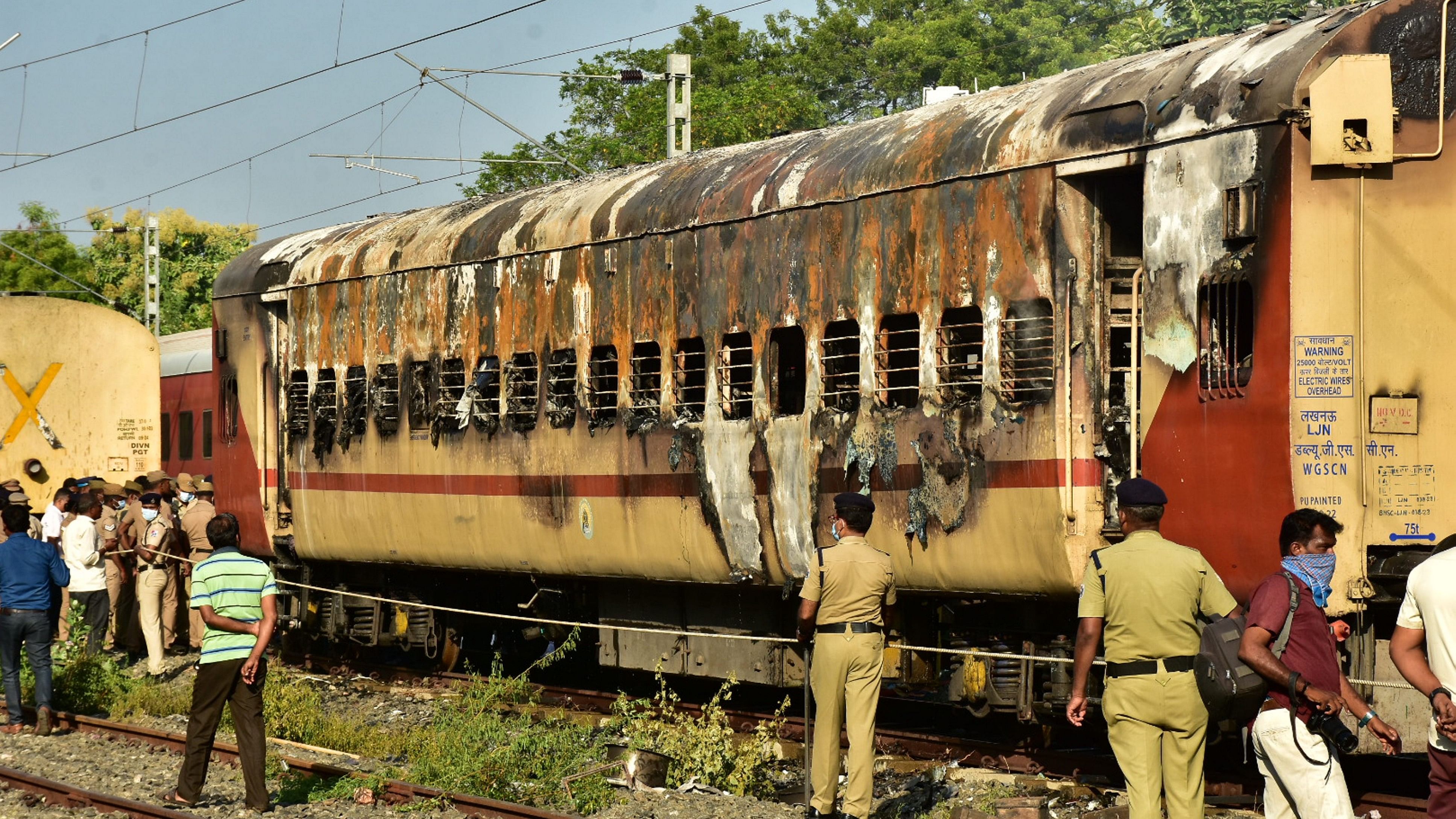 <div class="paragraphs"><p>Security personnel at the spot after a fire broke out in a coach of a train at Madurai railway station on  Saturday, August 26, 2023.</p></div>