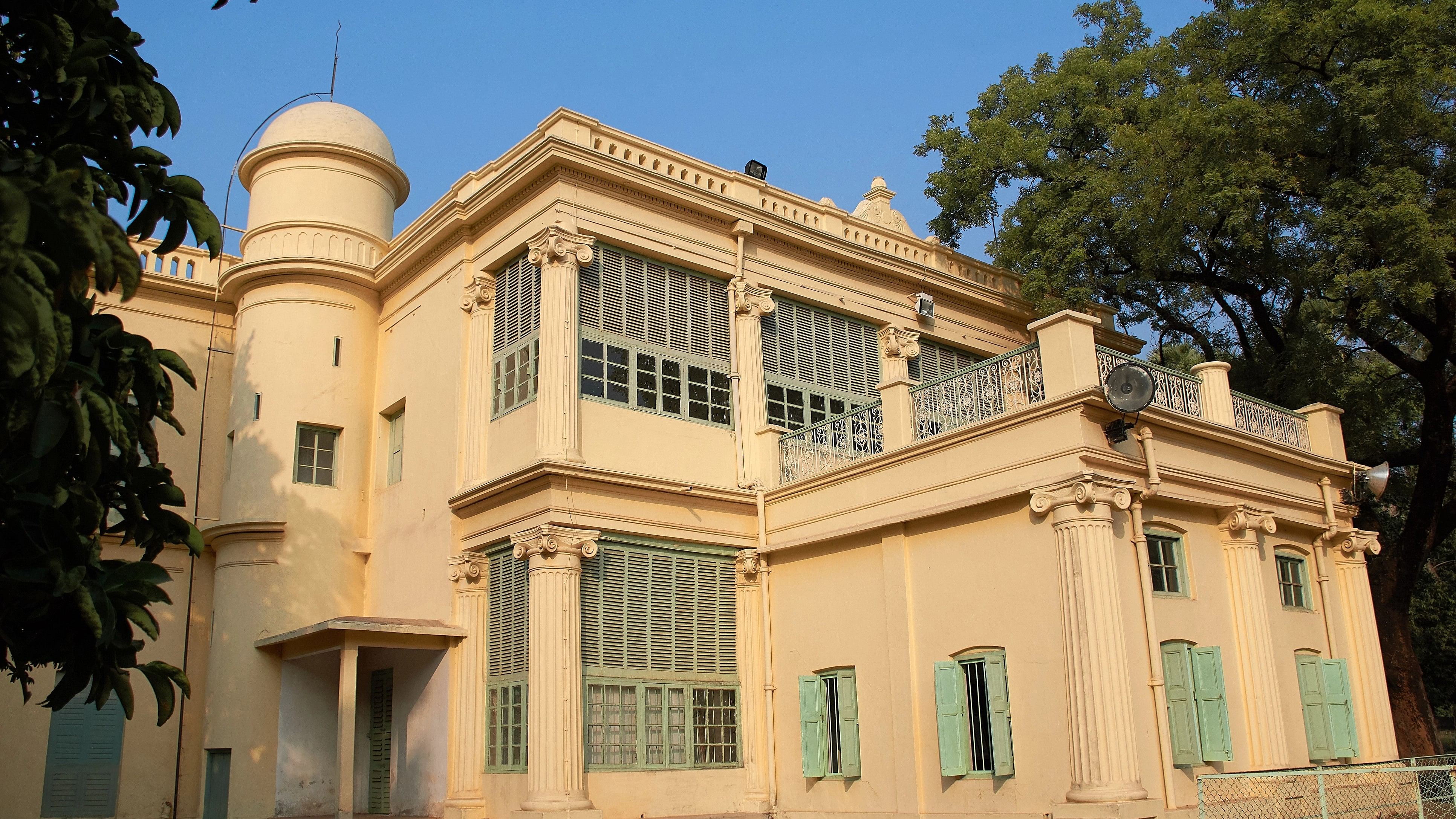 <div class="paragraphs"><p>Santiniketan Griha (house), one of the oldest buildings inside the Visva-Bharati University campus. </p></div>