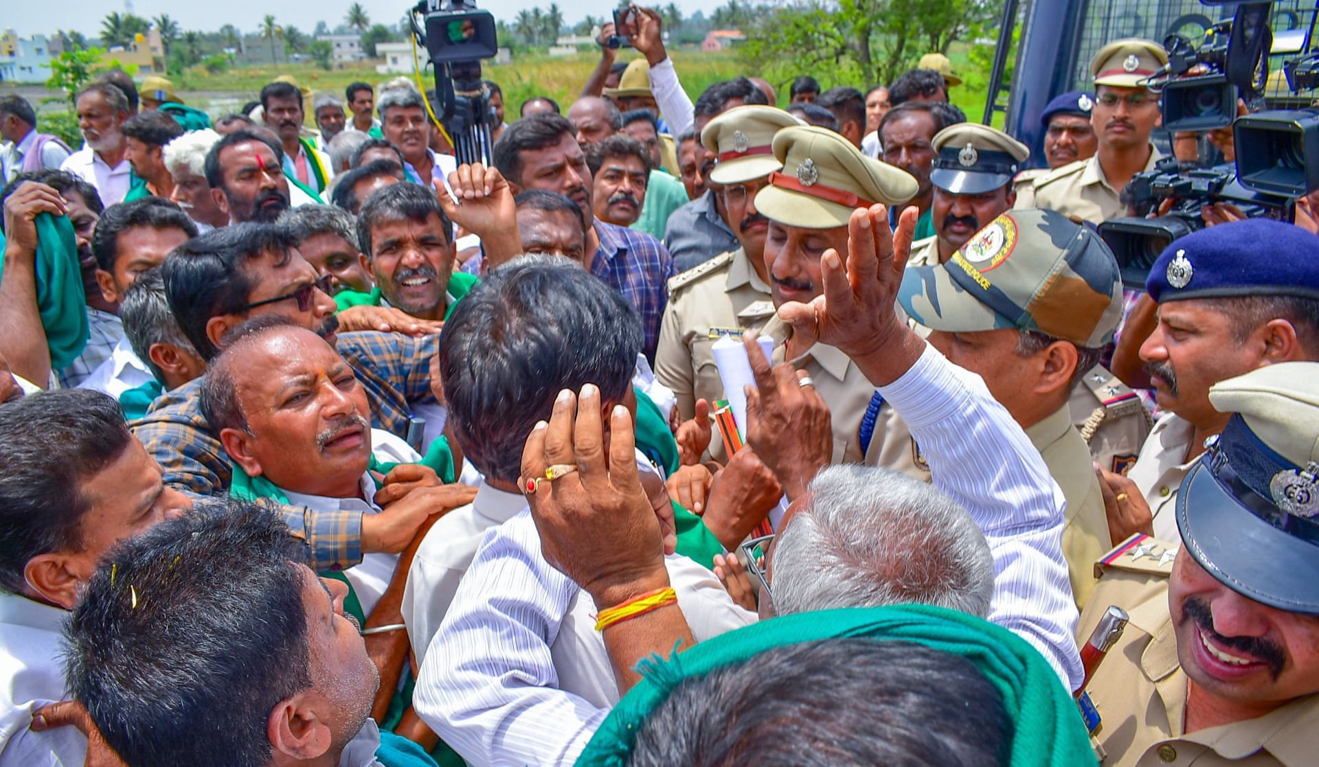 <div class="paragraphs"><p>Police stop farmers from entering Bengaluru-Mysuru expressway condemning the government for releasing River Cauvery water to Tamil Nadu, in Mandya on Tuesday. </p></div>