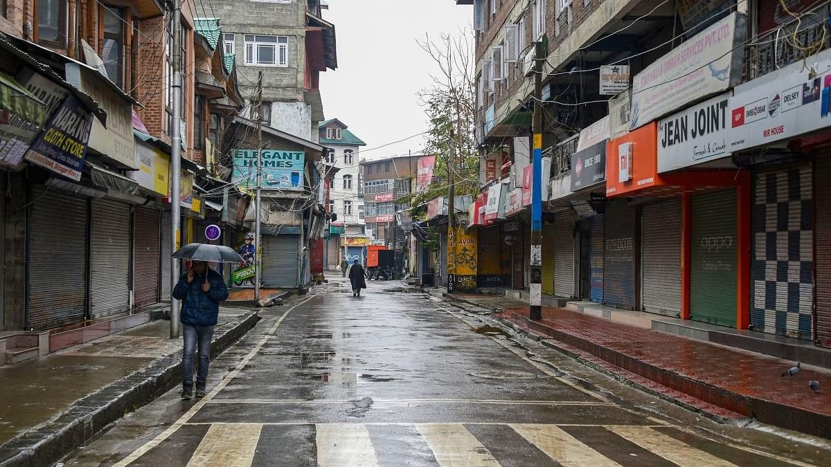 <div class="paragraphs"><p>The photo shows pedestrians on the streets of Jammu and Kashmir.</p></div>