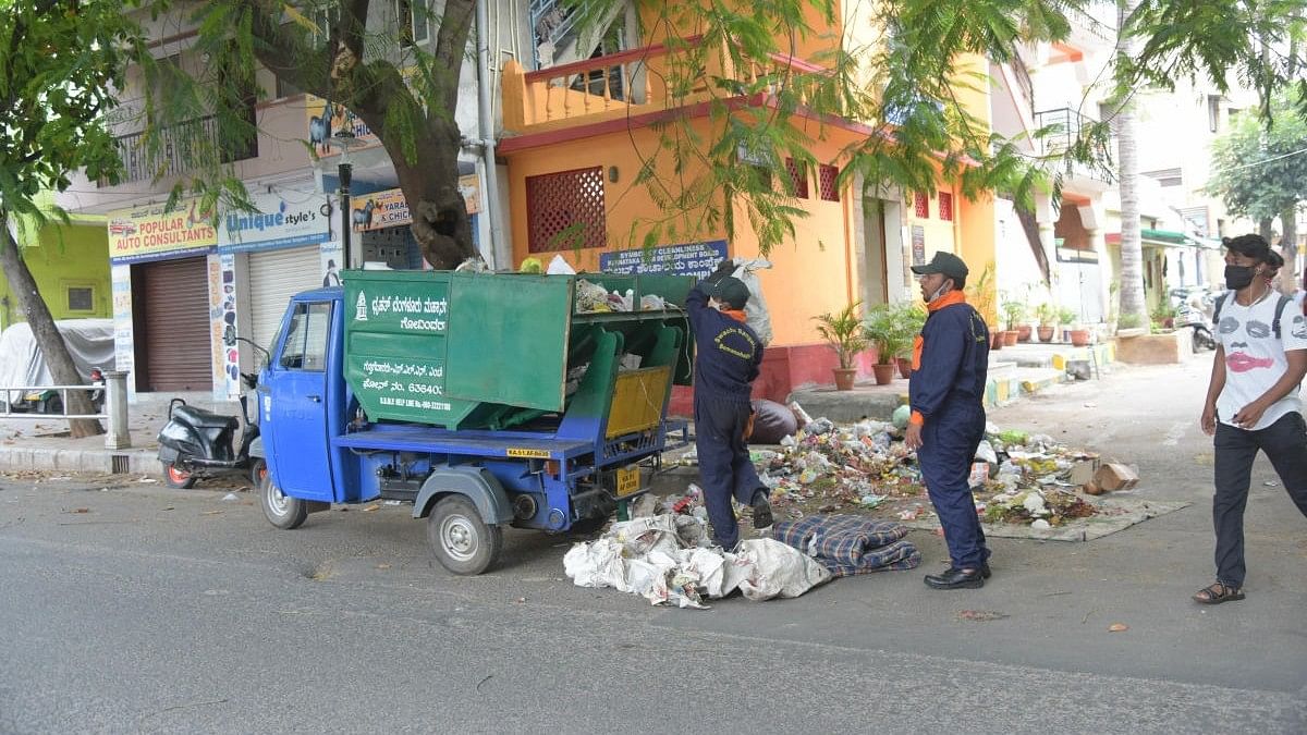 <div class="paragraphs"><p>Representative image of solid waste being collected in Bengaluru.</p></div>