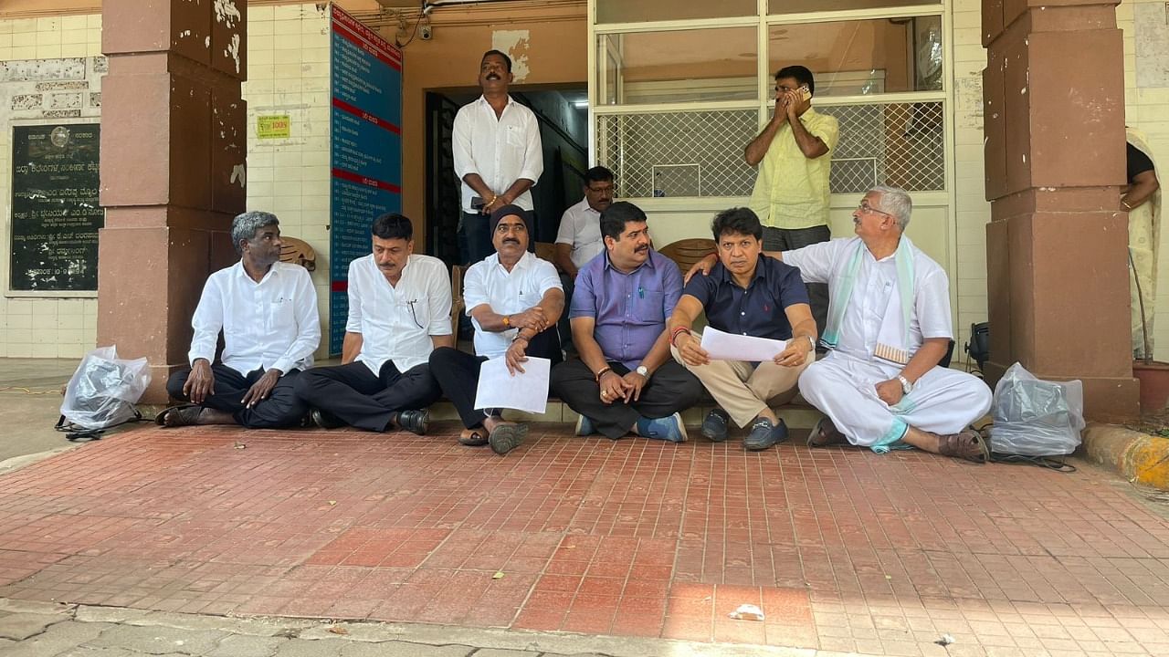 <div class="paragraphs"><p>MLAs, MLCs stage a dharna in front of the Deputy Commissioner's office in Mangaluru. <br></p></div>