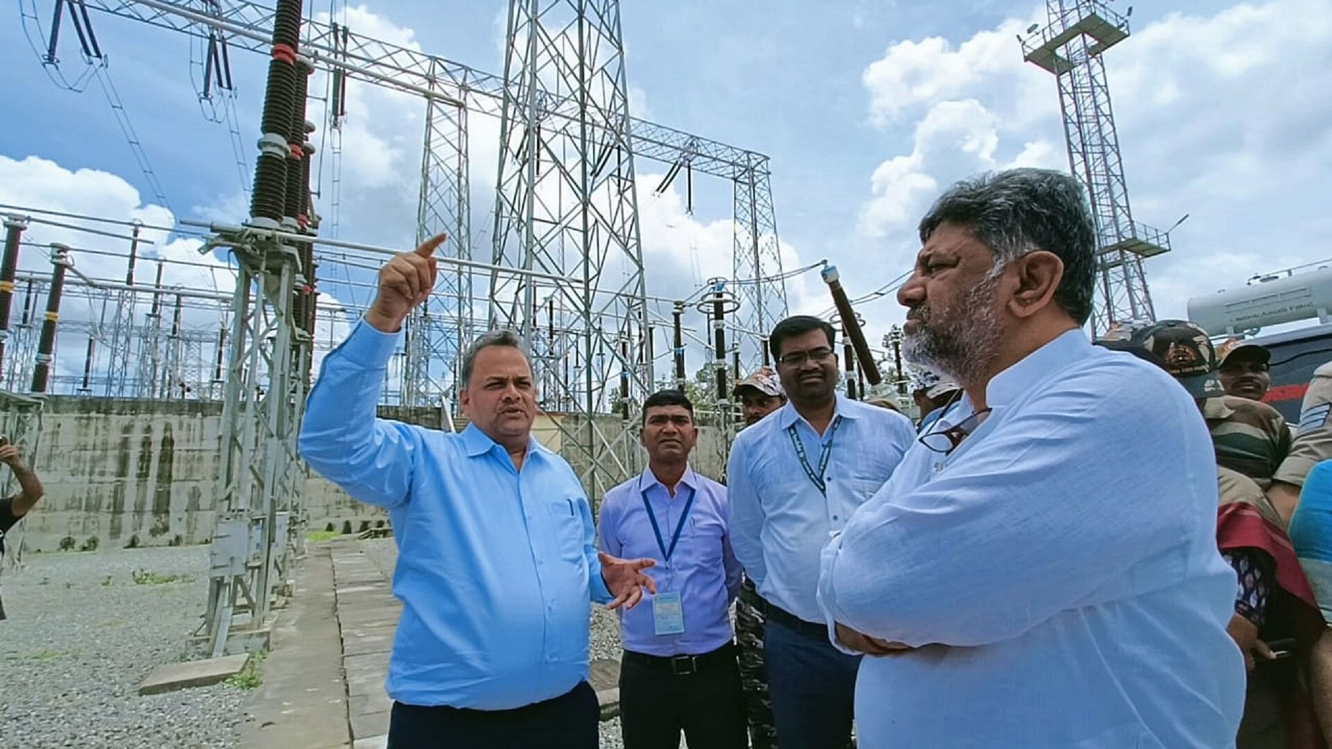 <div class="paragraphs"><p>Deputy Chief Minister D K Shivakumar inspects the work on the power sub-station of Yettinahole project at Hebbanahalli in Sakleshpur taluk of Hassan district on Tuesday. </p></div>