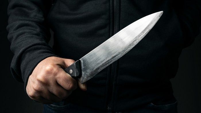 <div class="paragraphs"><p>Representative image of a man with a knife.</p></div>