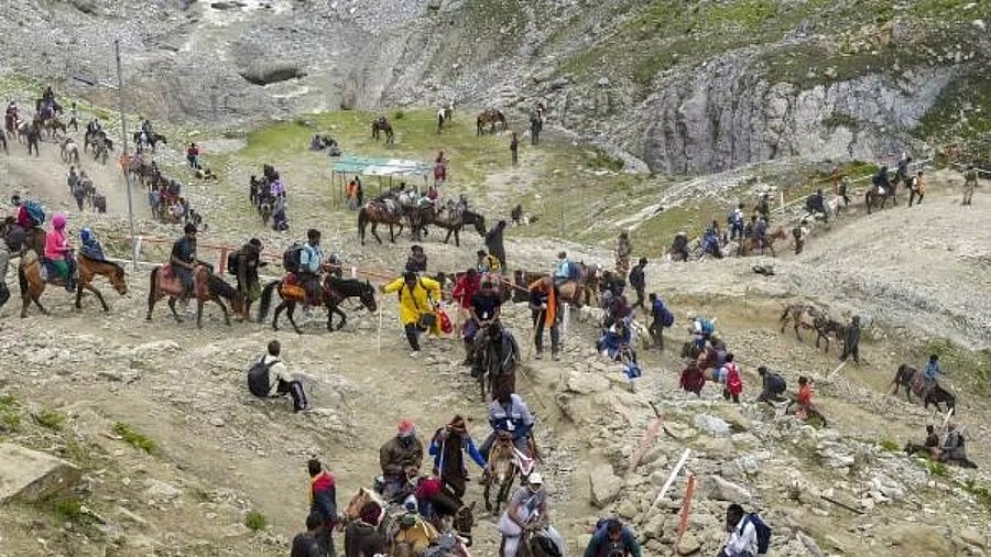 News Live: Amarnath Yatra from Jammu to Srinagar also suspended due to a  landslide on Jammu-Srinagar National Highway