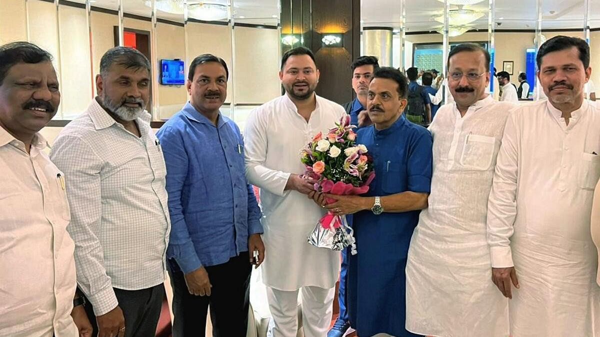 <div class="paragraphs"><p>Bihar Deputy Chief Minister Tejashwi Yadav being welcomed upon his arrival ahead of the meeting of I.N.D.I.A leaders, in Mumbai, Tuesday, Aug. 29, 2023.</p></div>