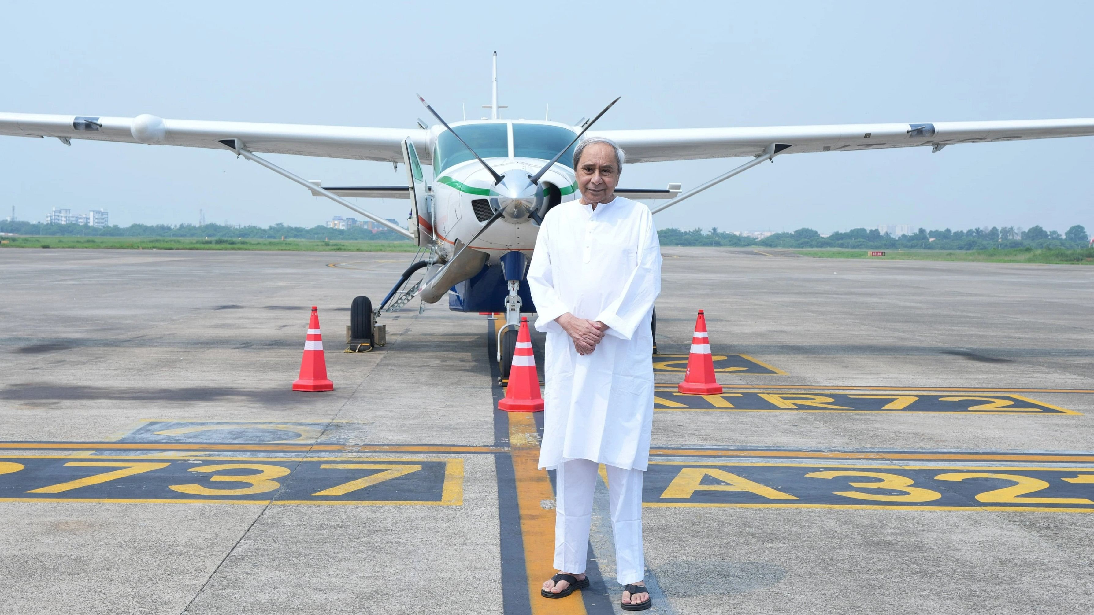 <div class="paragraphs"><p>Odisha Chief Minister Naveen Patnaik flagging off first flight service between Bhubaneswar and Utkela in Kalahandi district.</p></div>