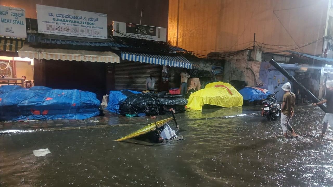 <div class="paragraphs"><p>Manhole covers were washed away on a waterlogged stretch on Avenue Road in Bengaluru late on Thursday night. </p></div>