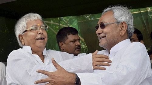 <div class="paragraphs"><p> Lalu Prasad (left) and Nitish Kumar (right). </p></div>