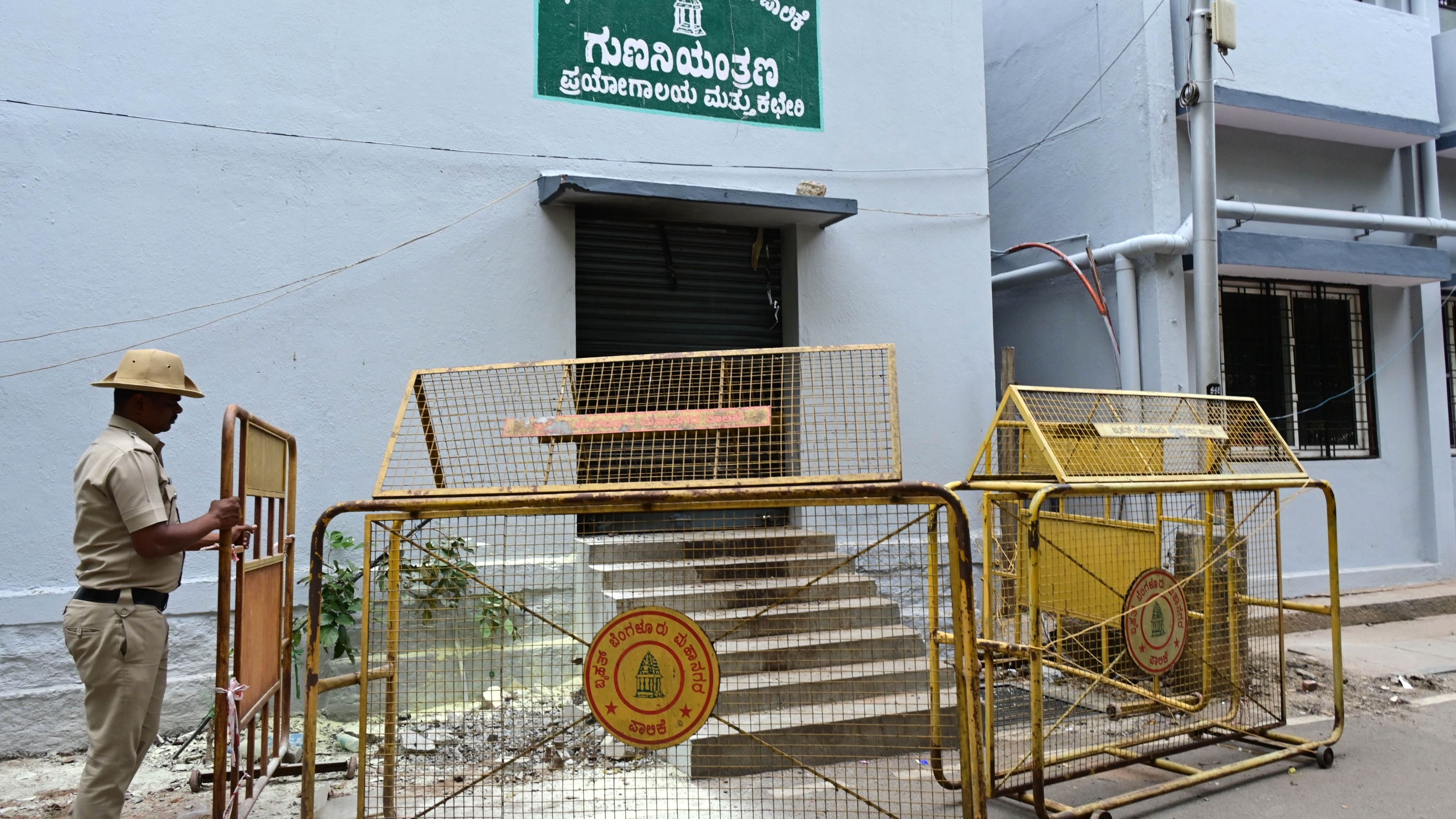 <div class="paragraphs"><p>Police barricade the site of the chemical blast at the quality check lab at the BBMP head office on Saturday. </p></div>