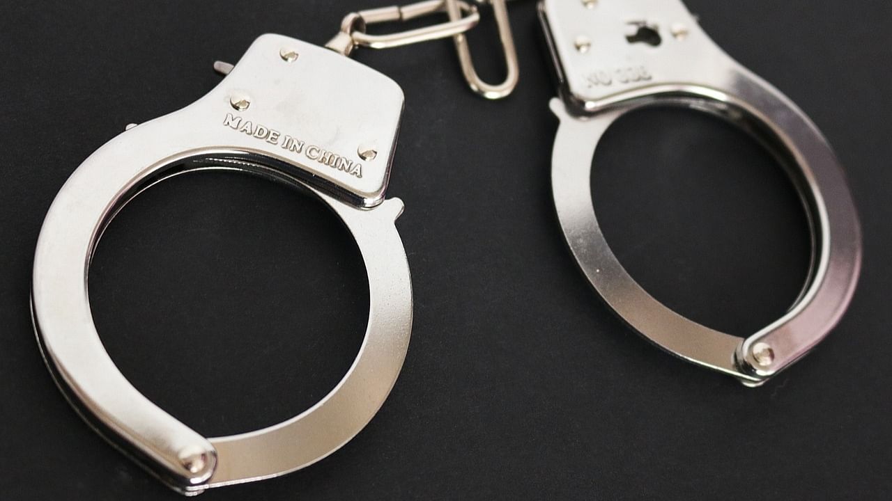 <div class="paragraphs"><p>Representative image of handcuffs.</p></div>