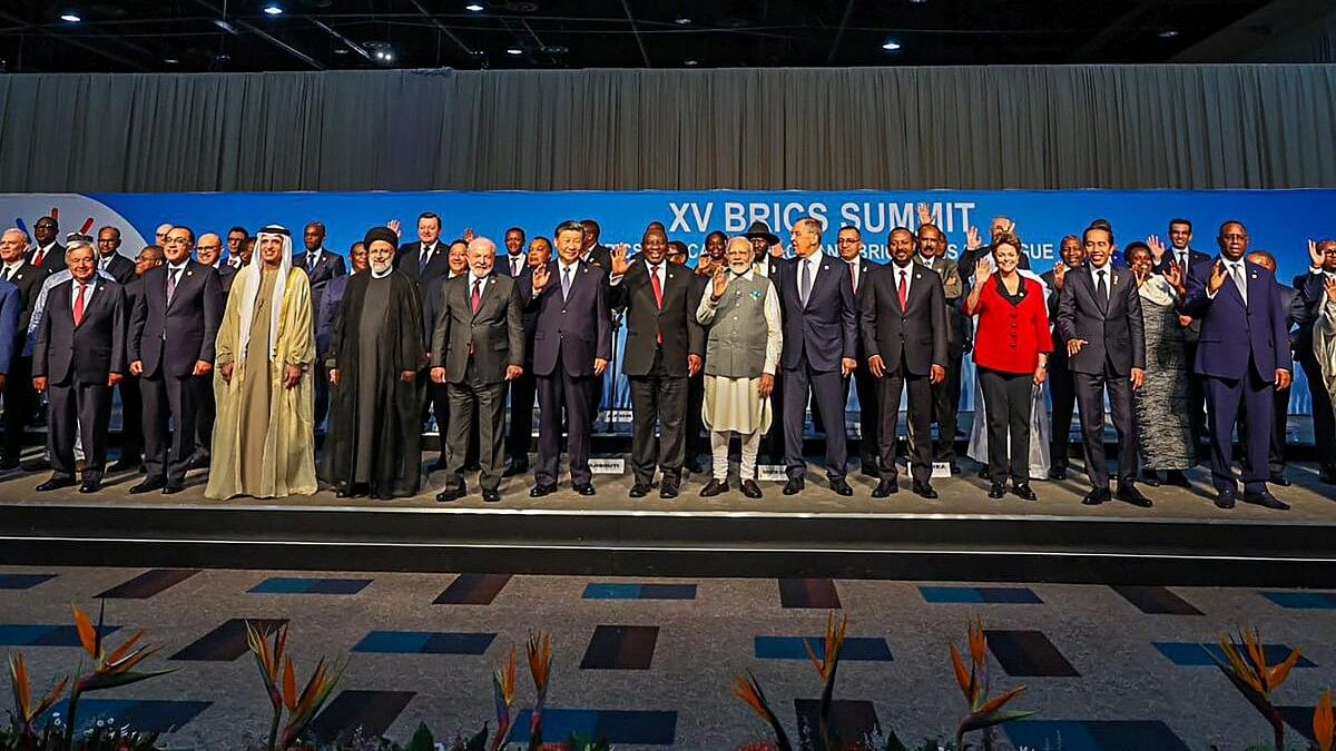 <div class="paragraphs"><p>Prime Minister Narendra Modi with Brazilian President Luiz Inacio Lula da Silva, Chinese President Xi Jinping, South African President Cyril Ramaphosa, Russia's Foreign Minister Sergei Lavrov and other world leaders poses for a photo during the 15th BRICS Summit, in Johannesburg.</p></div>