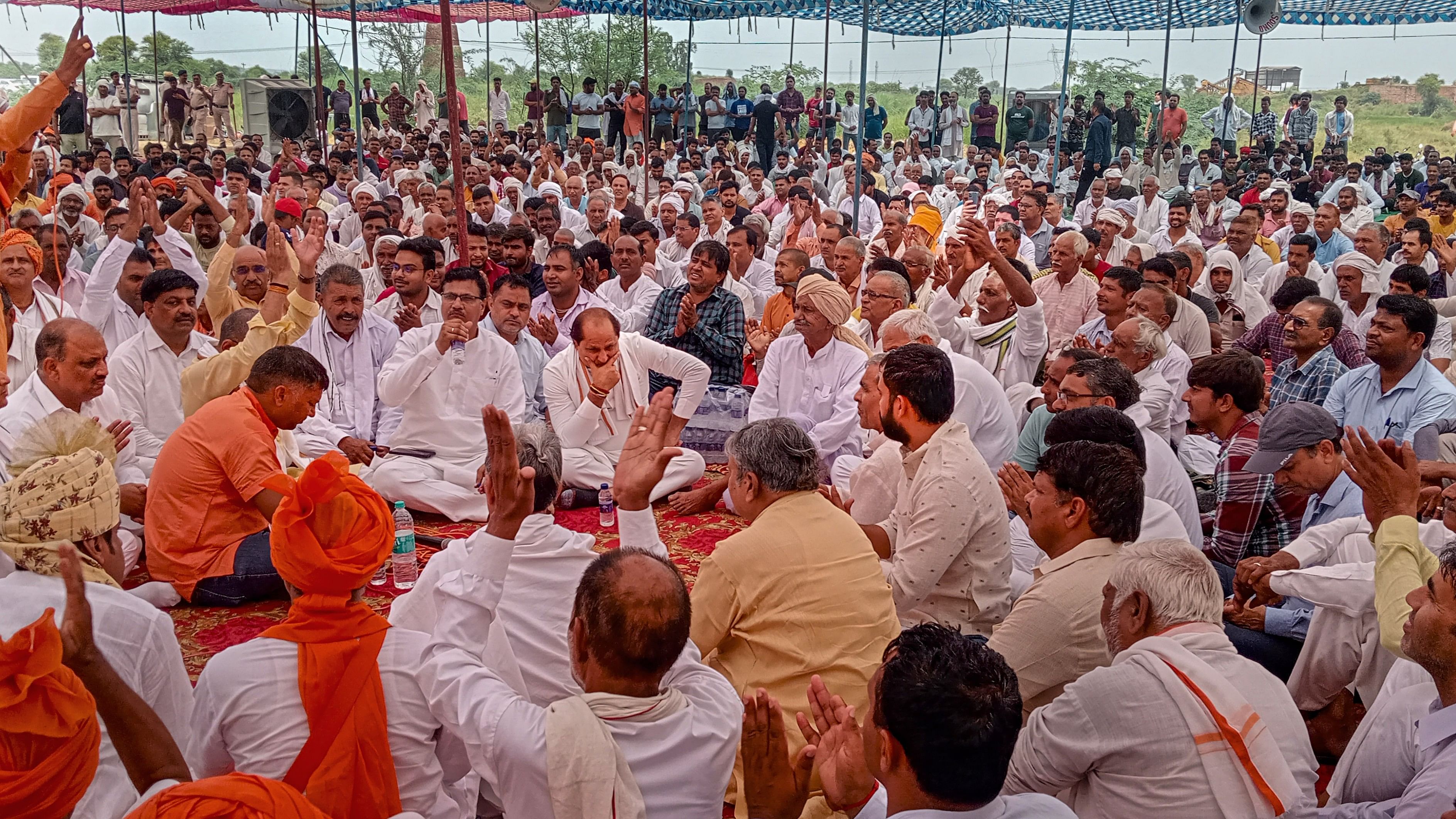 <div class="paragraphs"><p>People attend a 'Mahapanchayat' called by Hindu outfits, at Nuh-Palwal Border near Pondri village in Haryana, Sunday, Aug. 13, 2023.</p></div>