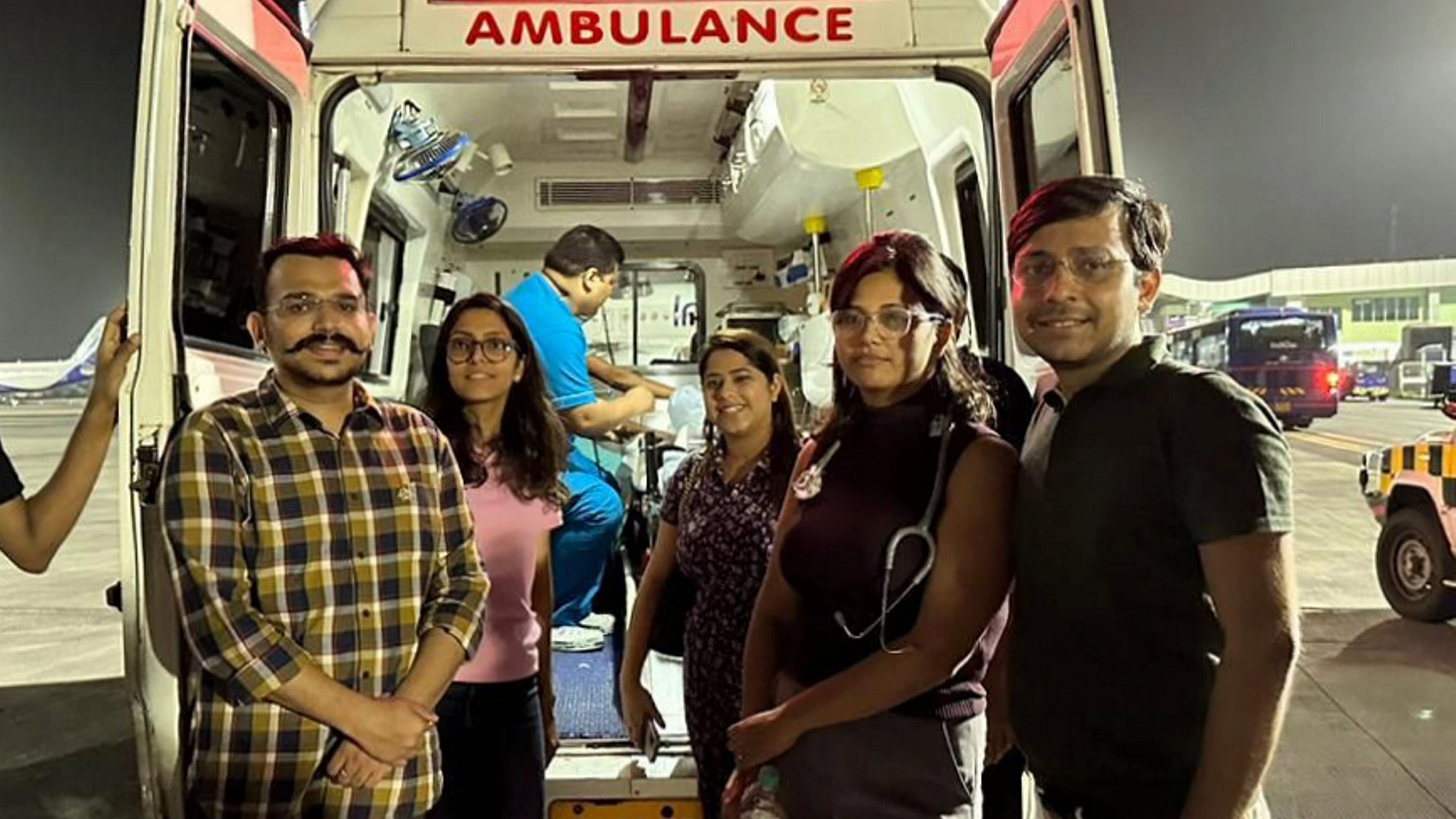 <div class="paragraphs"><p>Five doctors, 4 from from AIIMS Delhi and 1 from ILBS, who saved a 2-year-old baby after it stopped breathing in a flight. </p></div>