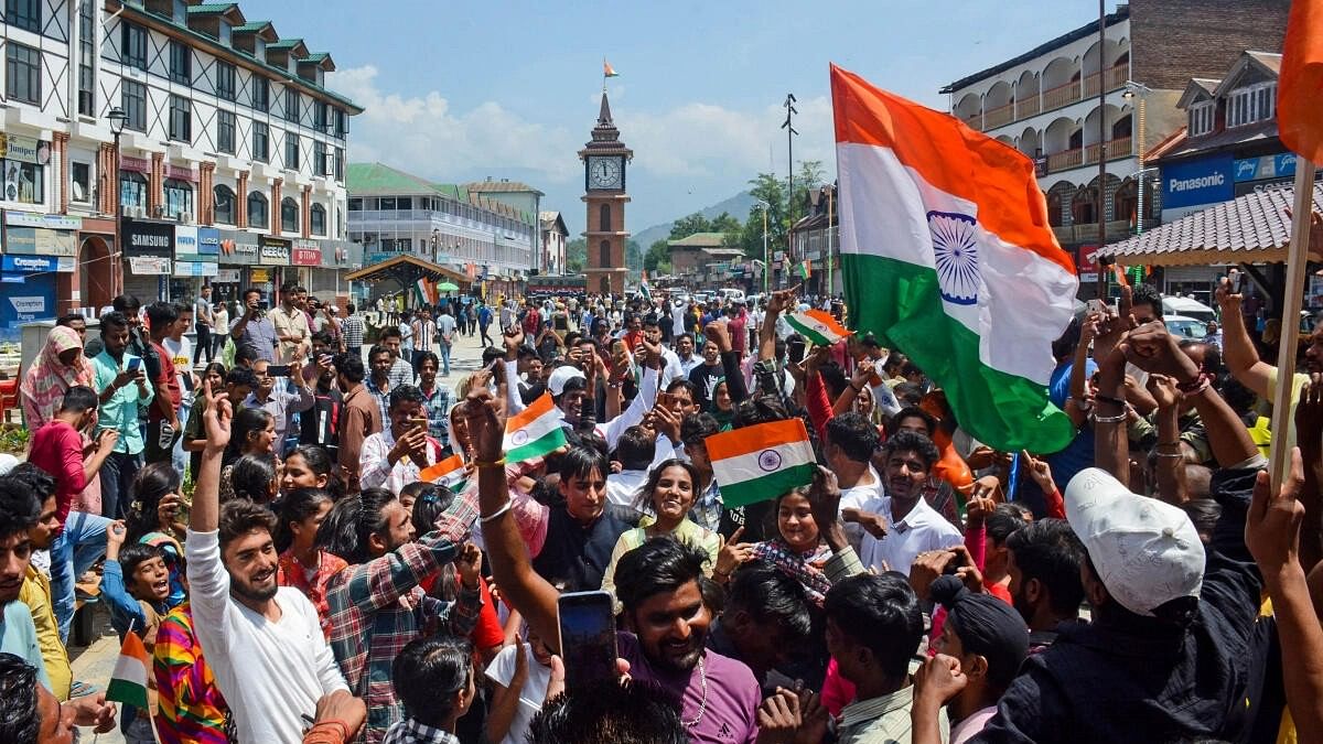 <div class="paragraphs"><p>People dance during celebrations of the 77th Independence Day at the historic Ghanta Ghar at Lal Chowk , in Srinagar.</p></div>