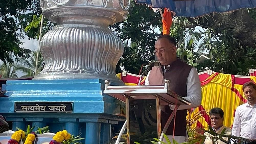 <div class="paragraphs"><p>District-in-Charge Minister Dinesh Gundu Rao delivers Independence Day address after unfurling tricolour at Nehru Maidan in Mangaluru. </p></div>