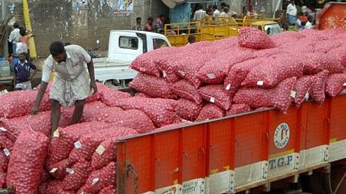 <div class="paragraphs"><p>Representative image of onions being transported. </p></div>