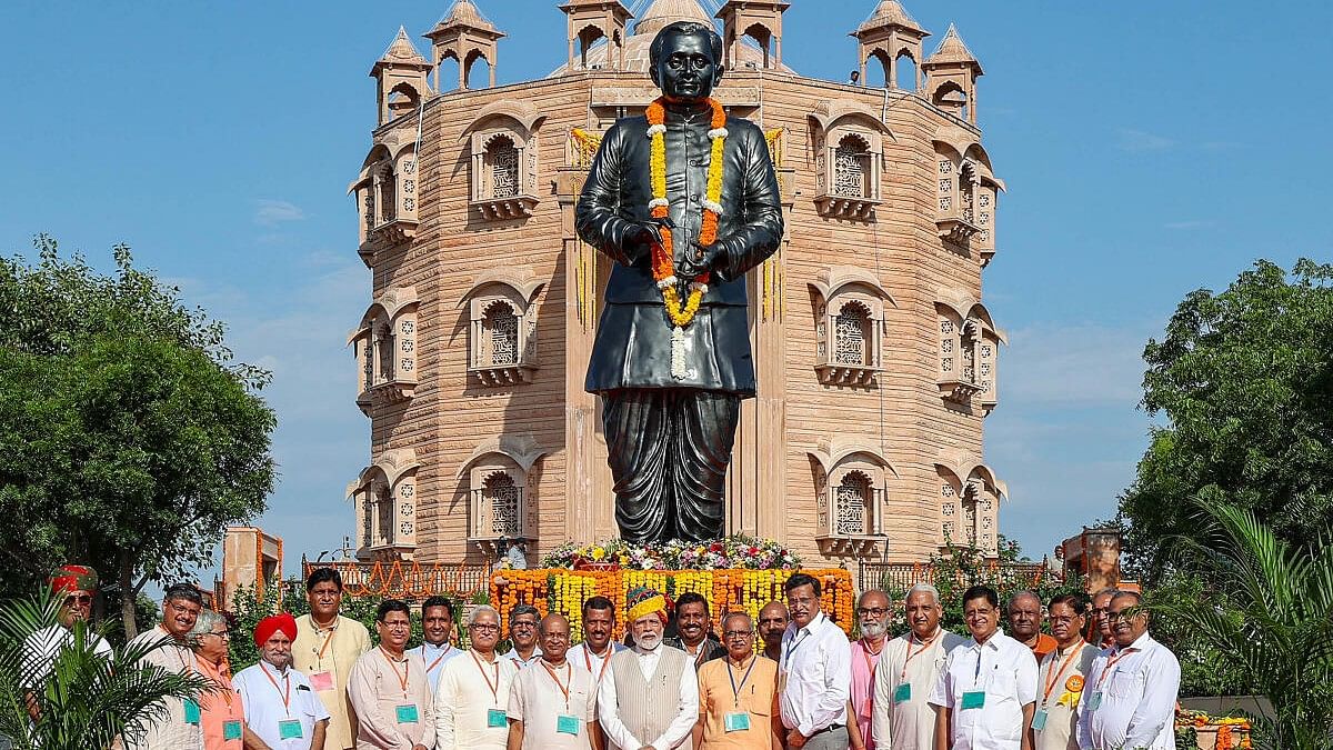 <div class="paragraphs"><p>Prime Minister Narendra Modi and other leaders pose for group photos after paying tribute to Pandit Deendayal Upadhyay at his memorial, at Dhankya, in Jaipur.</p></div>